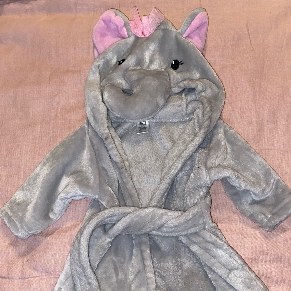 Baby elephant robe “5”